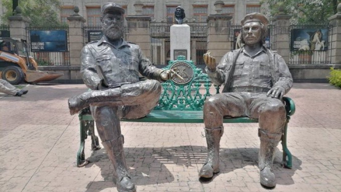 Polémica en México por retiro de esculturas del 'Che' Guevara y Fidel Castro