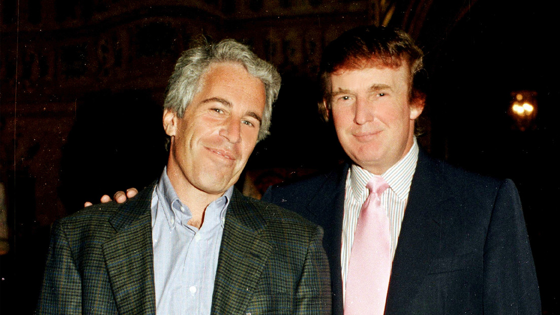WSJ: Trump envió a Epstein por su cumpleaños un dibujo de una mujer desnuda
