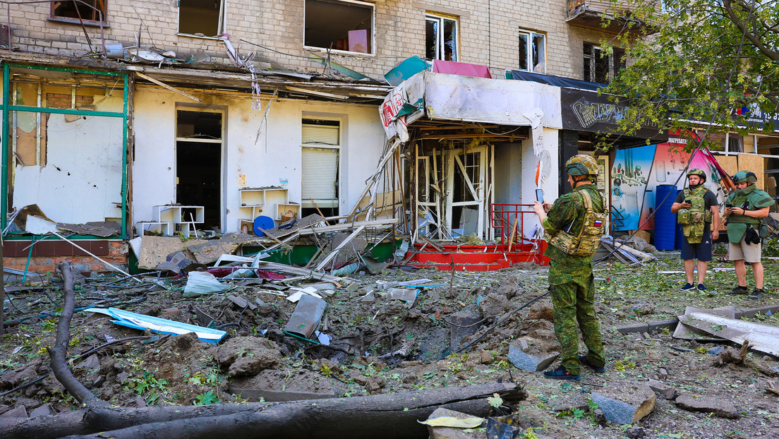 Centro médico y bloque de viviendas: Ucrania ataca Donetsk (VIDEOS)