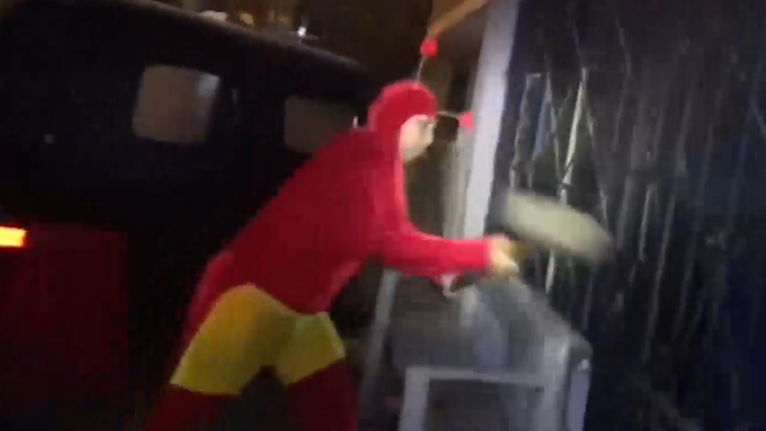 Solo en Perú: 'El Chapulín Colorado' detiene a unos narcos de un mazazo mientras veían 'El Chavo del 8'