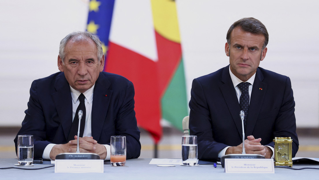 Macron y Bayrou establecen el antirrécord político en la historia de V República francesa