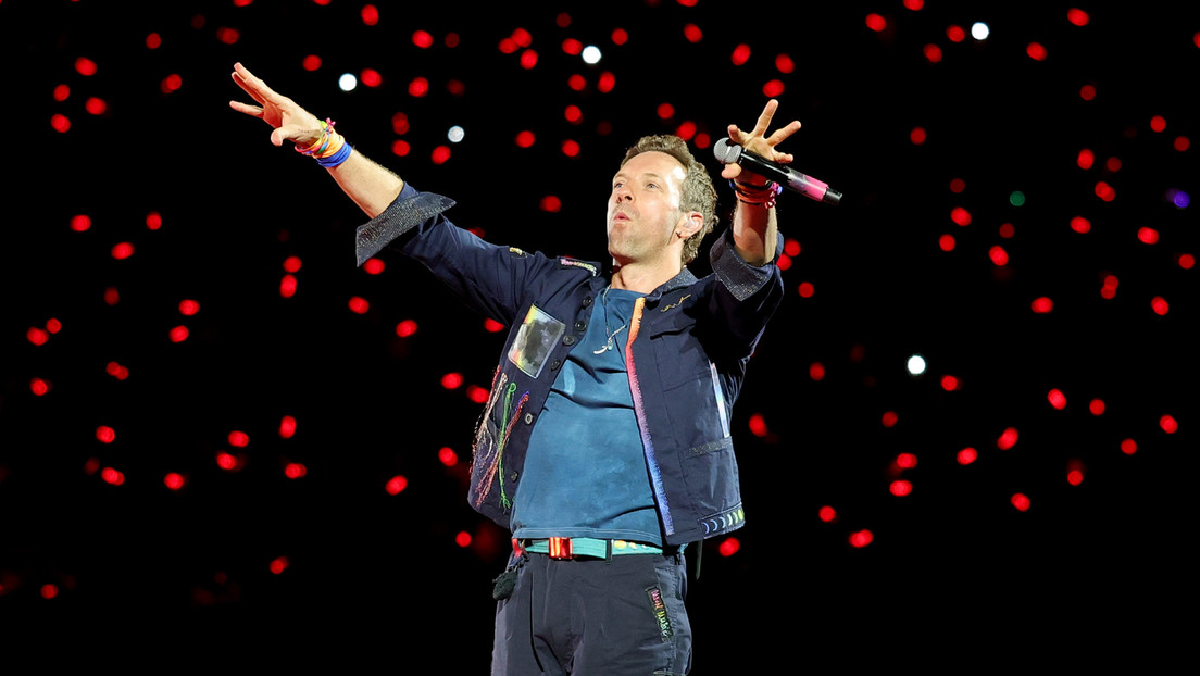 Coldplay lanza advertencia tras el escándalo del CEO sorprendido con amante en uno de sus conciertos