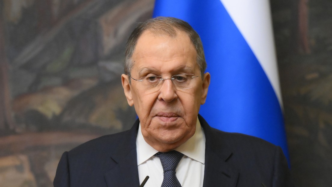 De entorno a "bochorno" internacional: Lavrov ironiza sobre el frenesí antirruso en Europa