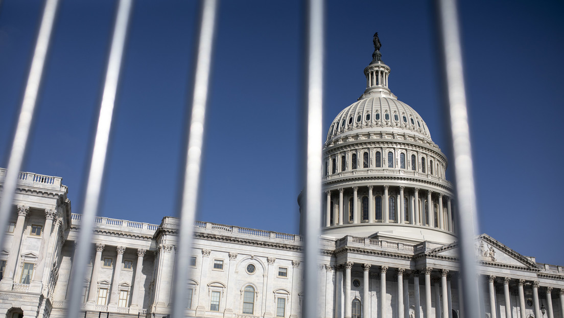 Cámara de Representantes se apresura a decretar receso para impedir votación sobre el caso Epstein