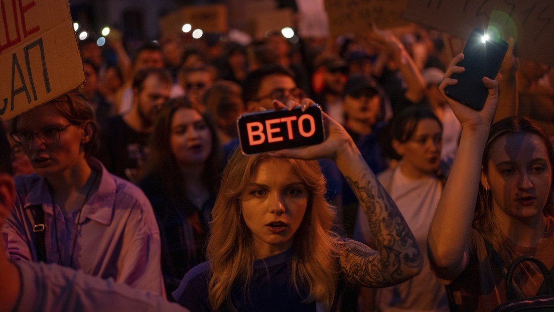 "¡Sáquenlo del cargo!": Congresista de EE.UU. insta a los ucranianos a destituir a Zelenski