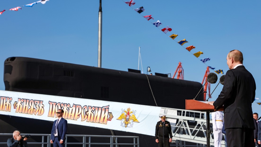 Putin preside el izado de la bandera en un nuevo submarino nuclear estratégico