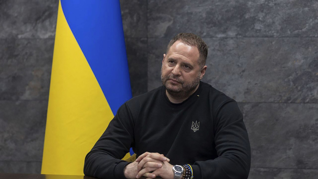 "Duermen uno al lado del otro": funcionarios de Kiev hablan de un vínculo inusual entre Zelenski y su asesor
