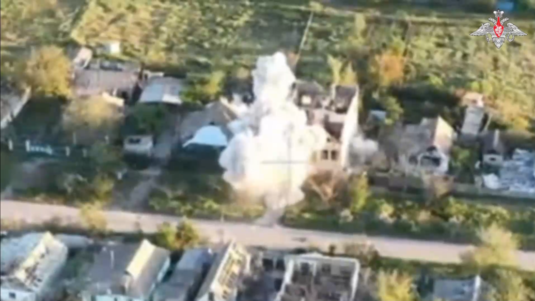 VIDEO: Centro de drones ucraniano, borrado por fuego certero de obús ruso