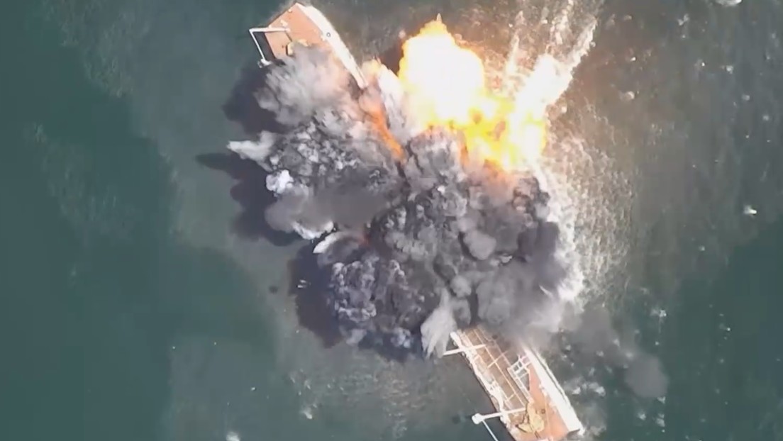 Enorme bola de fuego: el poderoso impacto de drones marítimos de la Armada rusa (VIDEO)