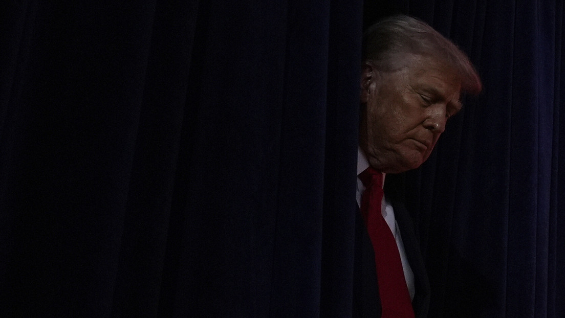 El caso Epstein expone el posible 'talón de Aquilés' de Trump y sus rivales buscan apuntar a él