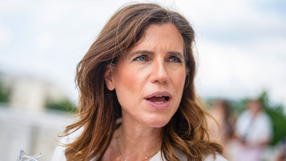 "Una de mis cosas favoritas": Congresista confiesa que disfruta ver videos de deportación de inmigrantes