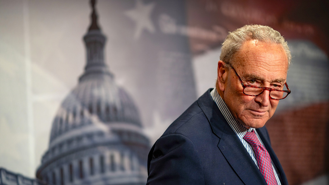 Momento de "desesperación": Senador tacha de "falso" el acuerdo comercial de Trump con la UE