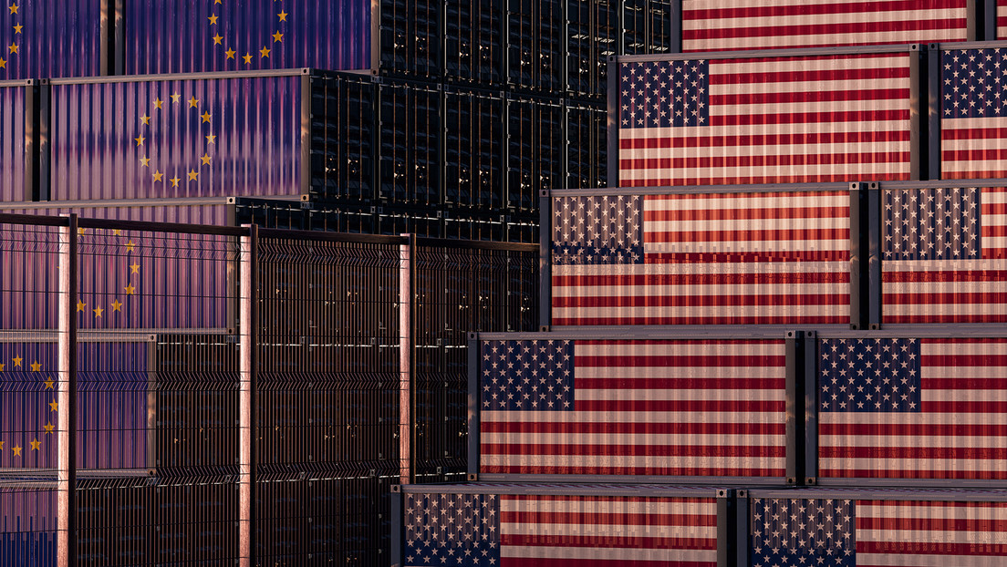 Asesor de Trump sobre el acuerdo comercial: la UE "se arrodilló" ante EE.UU.