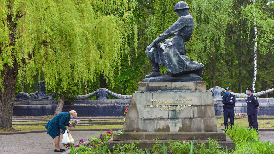 Zajárova compara una idea de un alcalde ucraniano con la trama de 'Lara Croft'