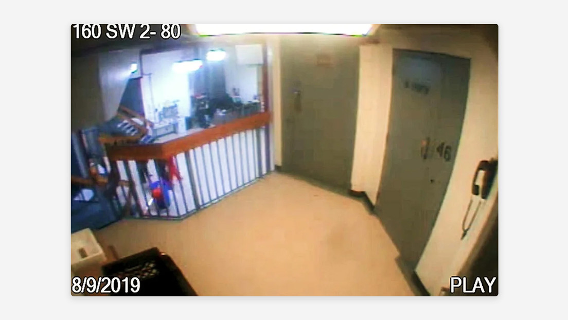 Nuevo análisis del último video de Epstein en prisión aumenta dudas sobre su muerte