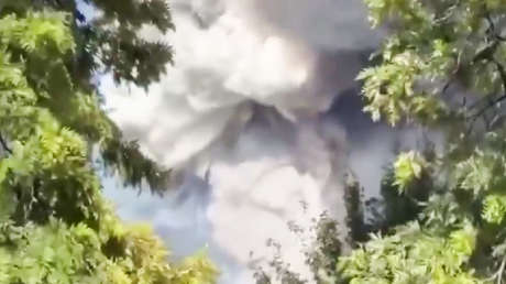 VIDEOS: Fuerte explosión en un almacén de pirotecnia desata incendio en EE.UU.