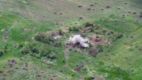 VIDEO: Tanque ruso T-90 abre paso a una ofensiva al suprimir una posición de fuego enemigo