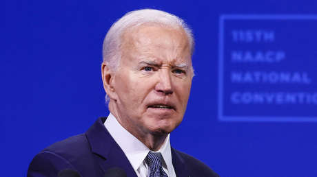 Biden reaparece en público con críticas veladas a Trump y nostalgia por su gestión