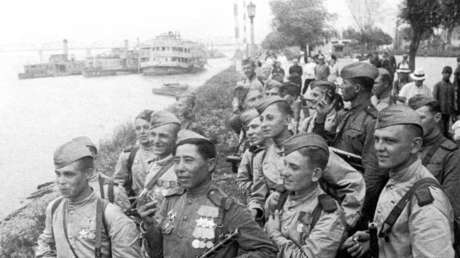 China insta a defender la paz y a aprender las lecciones de guerra