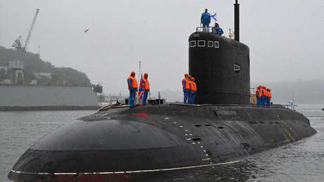 VIDEO: El submarino ruso Ufá es recibido con honores en Vladivostok tras una navegación de 40 días