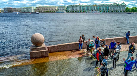 San Petersburgo se inunda en julio por primera vez en 160 años (VIDEOS, FOTOS)