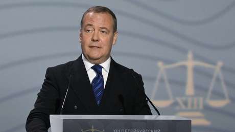 "Atiborrado de setas mágicas": Medvédev ironiza sobre la paranoia del jefe de la OTAN