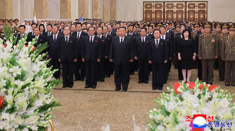 Kim Jong-un visita el Palacio del Sol (FOTO)