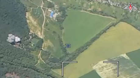 VIDEO: Un depósito de municiones ucraniano explota tras impacto de bomba guiada rusa