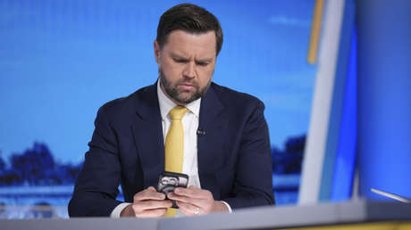 Cómo los viejos tuits de Vance convierten la misteriosa 'lista de clientes de Epstein' en un gran problema para Trump