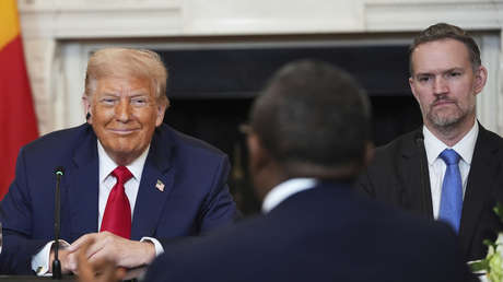 Trump anima a África a comprar armas de EE.UU. alegando que "son las mejores"