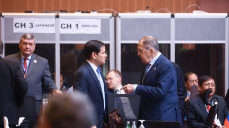 Lavrov y Rubio mantienen otra breve conversación en Malasia (VIDEO)