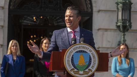 Trump aplaude a su "secretario de Guerra"