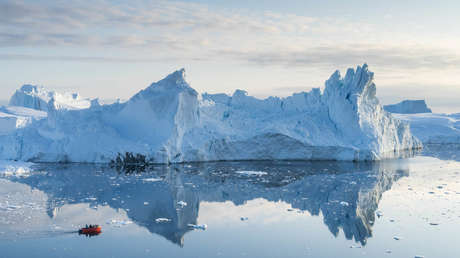 Gigantesco iceberg amenaza a la isla más grande del planeta con riesgo de olas enormes