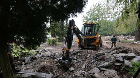 Exhuman en Ucrania cuerpos de héroes antifascistas soviéticos y ofrecen canjearlos por restos recientes de soldados