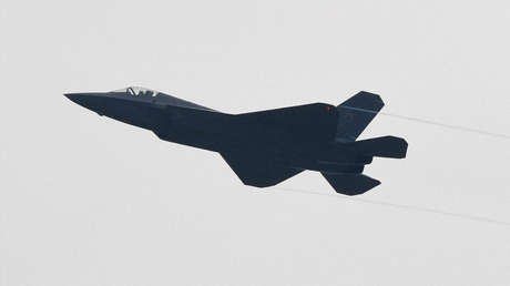 Raras imágenes del revolucionario caza furtivo J-35 chino surcando cielo