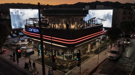 Musk inaugura un restaurante retrofuturista: así es como luce