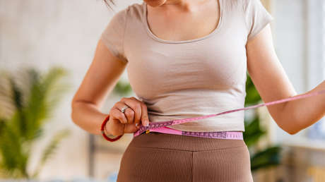 Adolescente casi muere tras comer verdura y tomar laxantes durante semanas para lucir un vestido