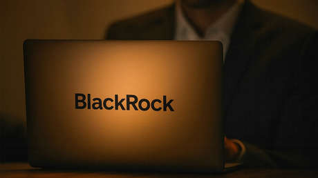 Un gigante de 'fondos buitre' hace una advertencia a los trabajadores que viajan a China