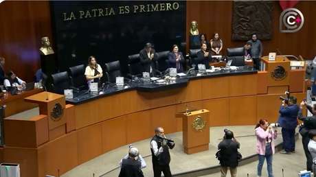 VIDEO: Congreso de México brinda un minuto de aplausos en honor a Ozzy Osbourne