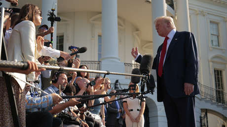 Trump ruega a los periodistas que hablen de lo que sea menos de Epstein