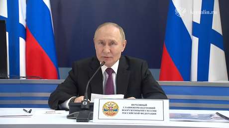 Putin evalúa ejercicios de la Armada rusa en dos océanos y dos mares