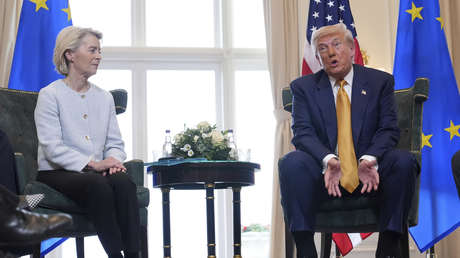 Trump sermonea a Ursula von der Leyen