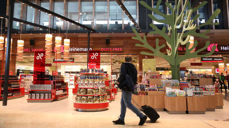 Trump firma una orden ejecutiva que suspende por completo el 'duty free' en EE.UU.