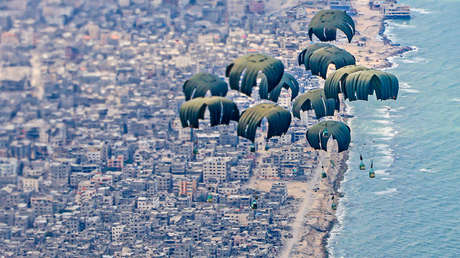 ¿Por qué las entregas aéreas de alimentos a Gaza son ineficaces?