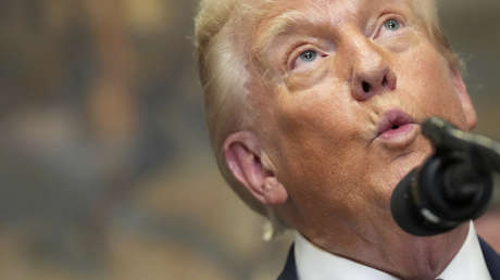 "Estaba luchando contra lunáticos como tú": Trump carga contra un periodista