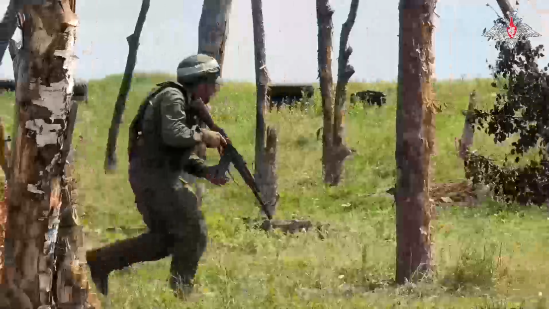 Potencia de fuego, lucha antidrones y primeros auxilios: Así entrenan los militares rusos antes de entrar en combate