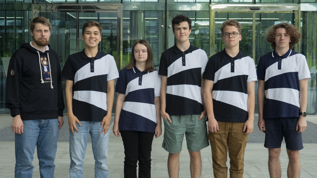 Equipo escolar ruso gana medallas de oro y plata en la Olimpiada Internacional de Informática