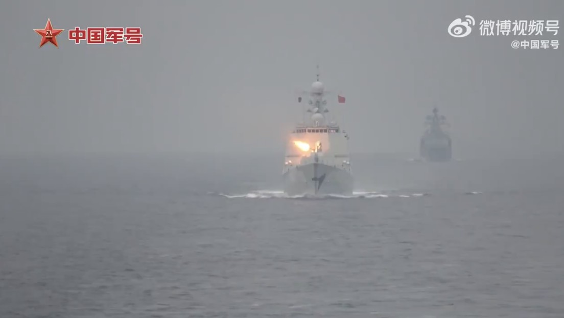 VIDEO de película del poder naval de Rusia y China en maniobras con fuego real