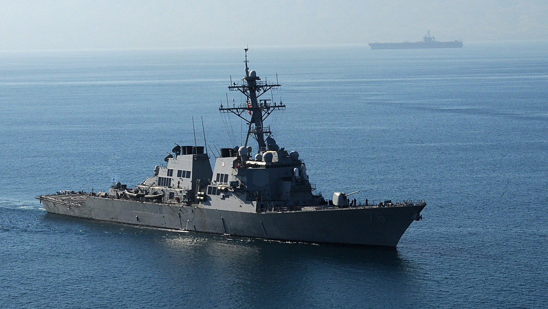 China expulsa un buque de guerra de EE.UU. de aguas en disputa