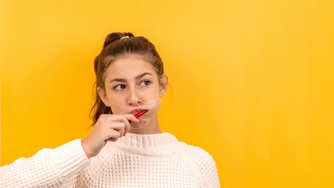 Revelan un sorprendente beneficio de la pasta dental hecha con cabello